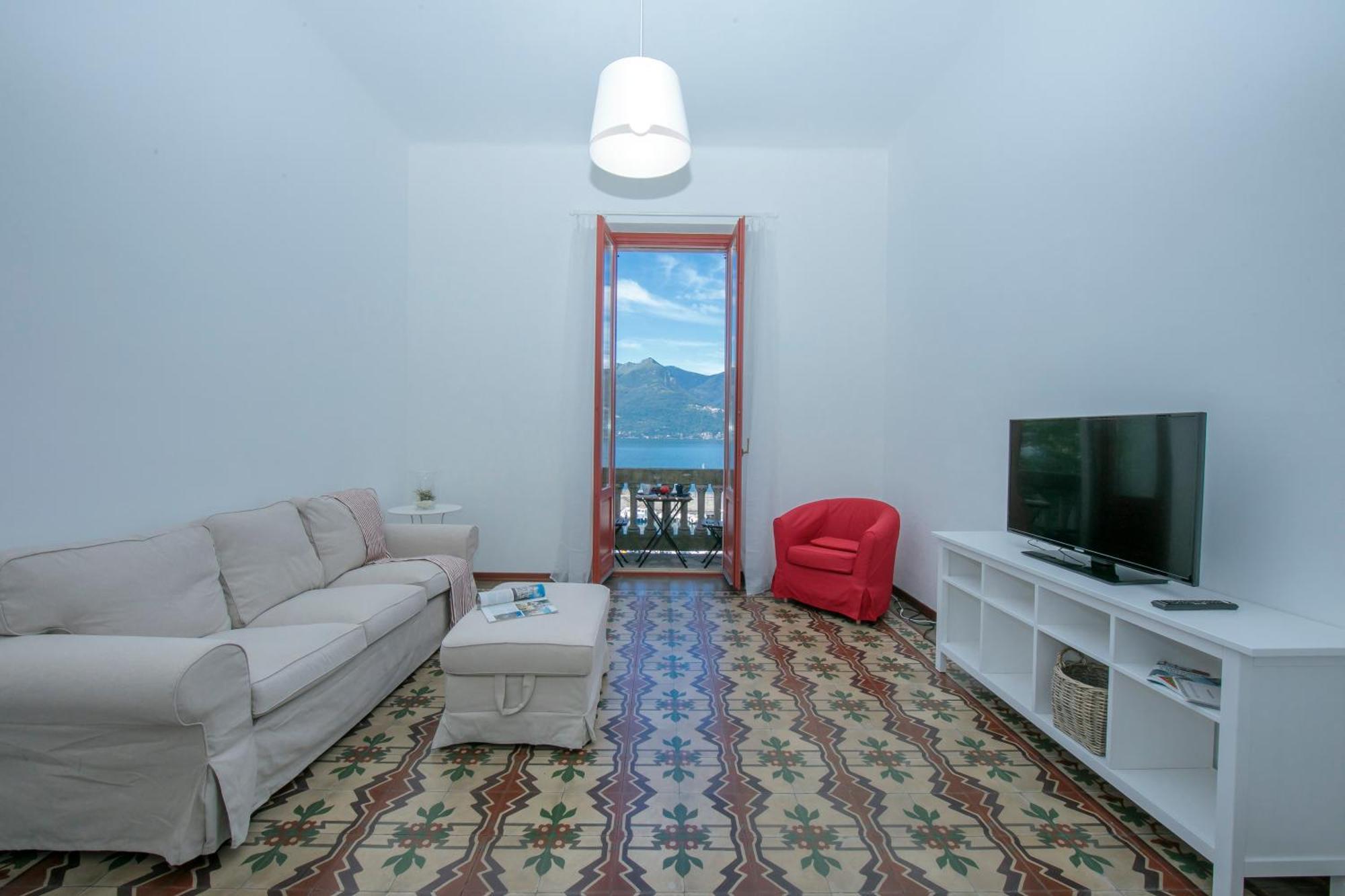 Residenza Oleandro Lake View Luino Center - Happy Rentals Eksteriør billede